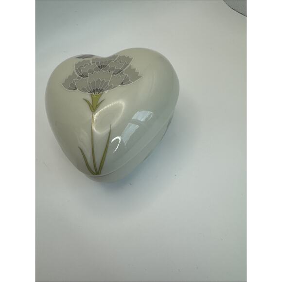 Vintage Takahashi Porcelain Heart‎ Shaped Trinket Jewelry Box Japan Floral SFO - Picture 2 of 9